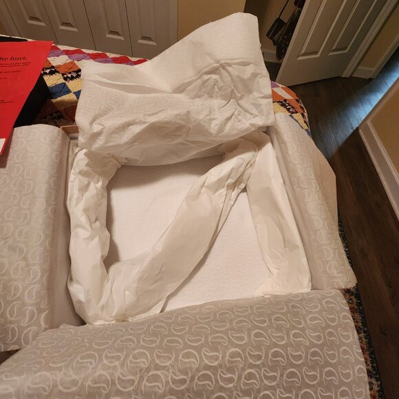 Christian Louboutin box and wrapping paper - Picture 3 of 3